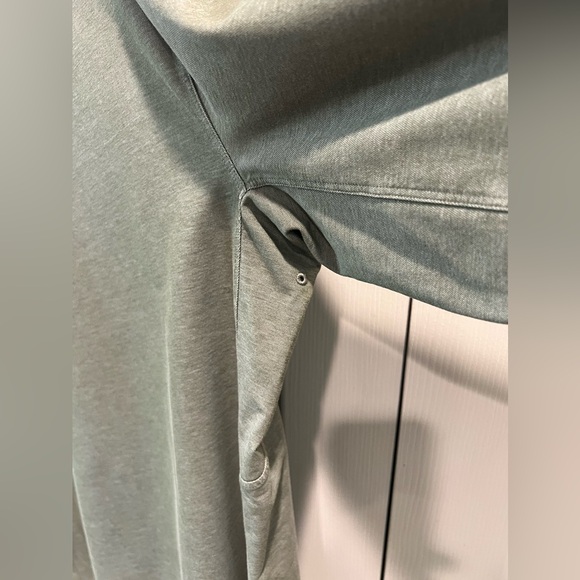 Lululemon Commission Long-Sleeve Shirt
Size L
Color: Mossy Green/Grey - Picture 5 of 10